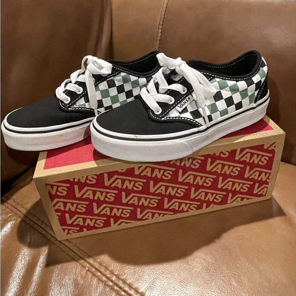 Boys shoes new without tag 
Smoke free pet free house.